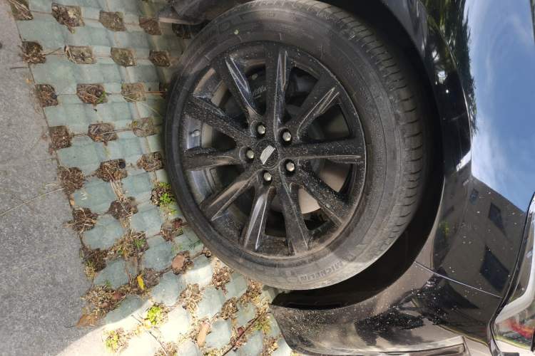 Used Cadillac CT5 2023 28T Prestige Model Right Front Wheel Hub
