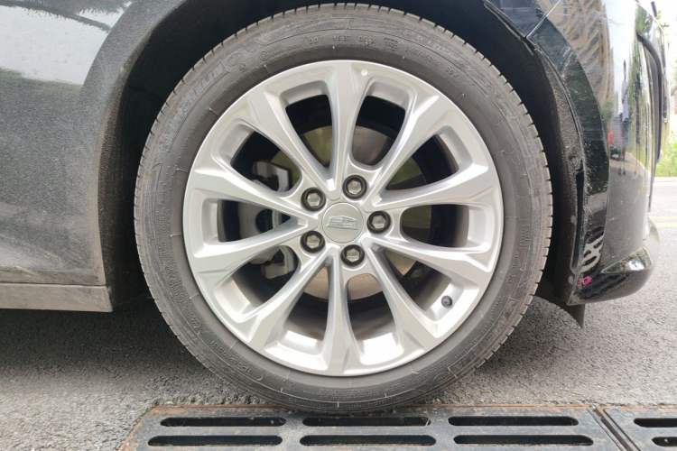 Used Cadillac CT5 2023 28T Luxury Edition (Standard Version) Right Front Wheel Hub