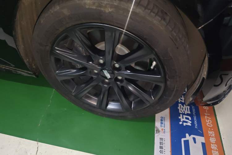 Used Cadillac CT5 2023 28T Prestige Model Right Front Wheel Hub