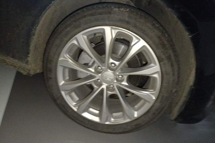 Used Cadillac CT5 2023 28T Luxury Edition (Standard Version) Right Front Wheel Hub