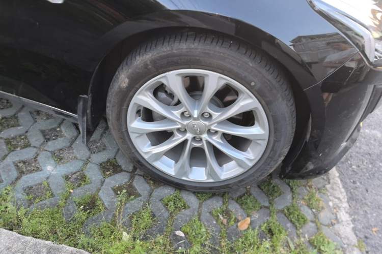 Used Cadillac CT5 2023 28T Luxury Edition (Standard Version) Right Front Wheel Hub