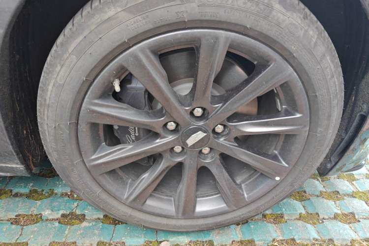 Used Cadillac CT5 2023 28T Prestige Model Right Front Wheel Hub