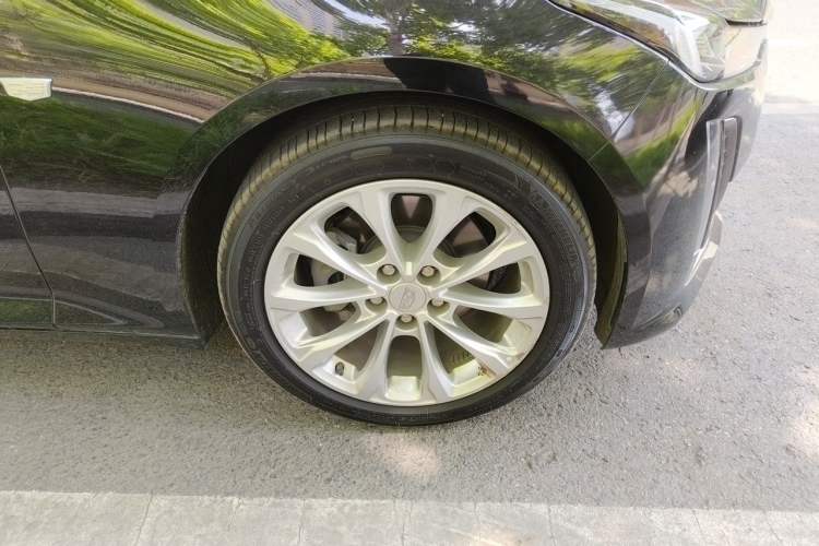 Used Cadillac CT5 2023 28T Luxury Edition (Standard Version) Right Front Wheel Hub