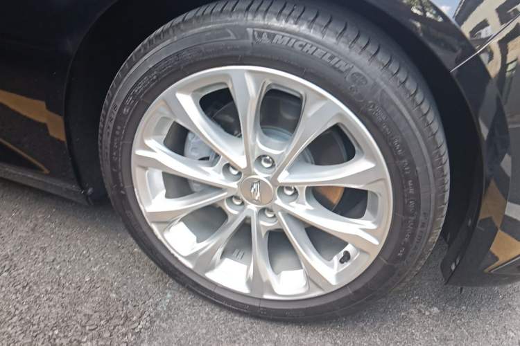 Used Cadillac CT5 2023 28T Luxury Edition (Standard Version) Right Front Wheel Hub