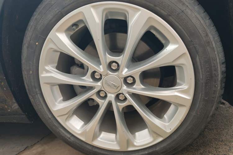 Used Cadillac CT5 2023 28T Luxury Edition (Standard Version) Right Front Wheel Hub