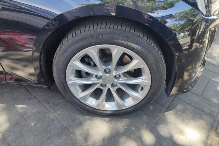 Used Cadillac CT5 2023 28T Luxury Edition (Standard Version) Right Front Wheel Hub