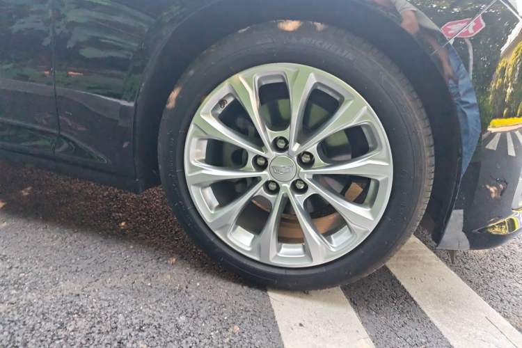 Used Cadillac CT5 2023 28T Luxury Edition (Standard Version) Right Front Wheel Hub