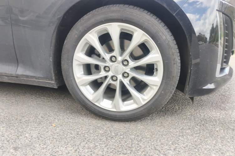 Used Cadillac CT5 2023 28T Luxury Edition (Standard Version) Right Front Wheel Hub