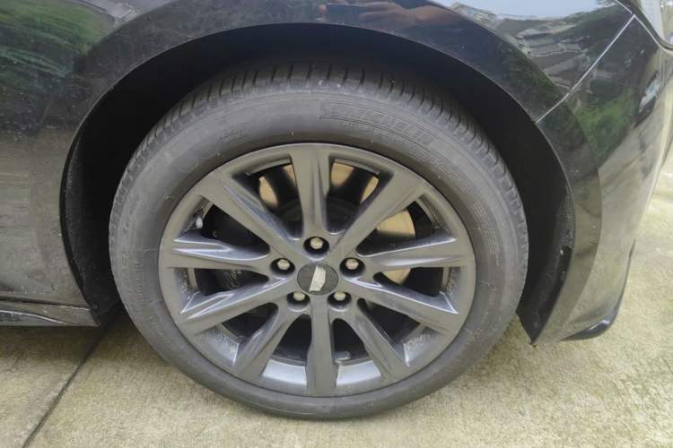 Used Cadillac CT5 2023 28T Prestige Model Right Front Wheel Hub