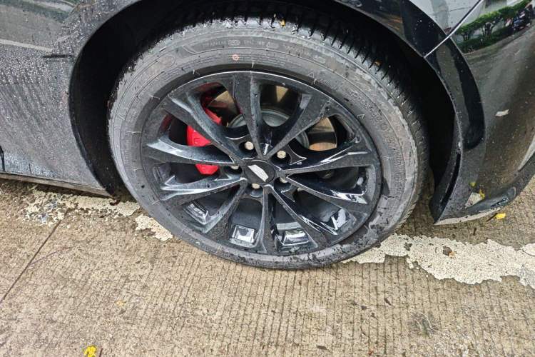 Used Cadillac CT5 2023 28T Luxury Edition (Standard Version) Right Front Wheel Hub