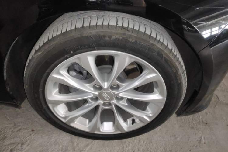 Used Cadillac CT5 2023 28T Luxury Edition (Standard Version) Right Front Wheel Hub