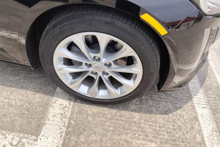 Used Cadillac CT5 2023 28T Luxury Edition (Standard Version) Right Front Wheel Hub