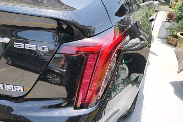 Used Cadillac CT5 2023 28T Luxury Edition (Standard Version) Right Rear Taillight