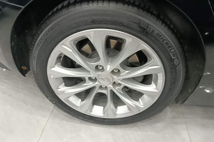 Used Cadillac CT5 2023 28T Luxury Edition (Standard Version) Right Rear Wheel Hub