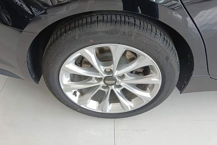 Used Cadillac CT5 2023 28T Luxury Edition (Standard Version) Right Rear Wheel Hub