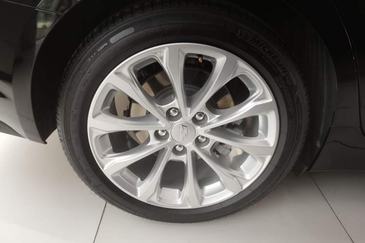 Used Cadillac CT5 2023 28T Luxury Edition (Standard Version) Right Rear Wheel Hub