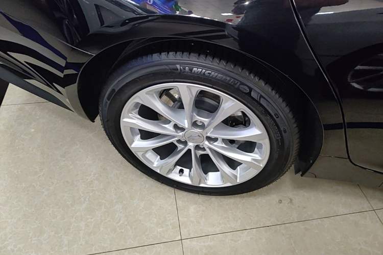 Used Cadillac CT5 2023 28T Luxury Edition (Standard Version) Right Rear Wheel Hub