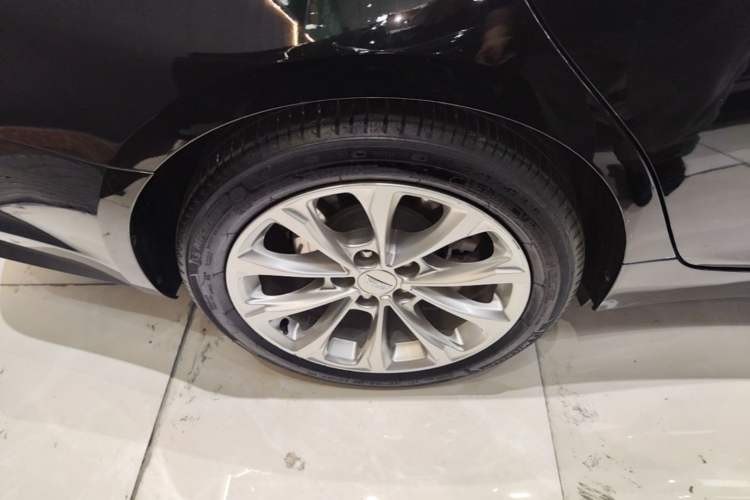 Used Cadillac CT5 2023 28T Luxury Edition (Standard Version) Right Rear Wheel Hub