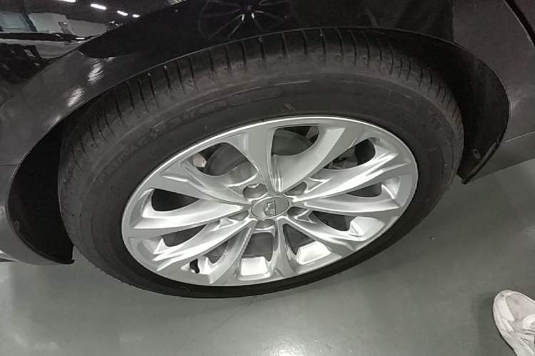 Used Cadillac CT5 2023 28T Luxury Edition (Standard Version) Right Rear Wheel Hub