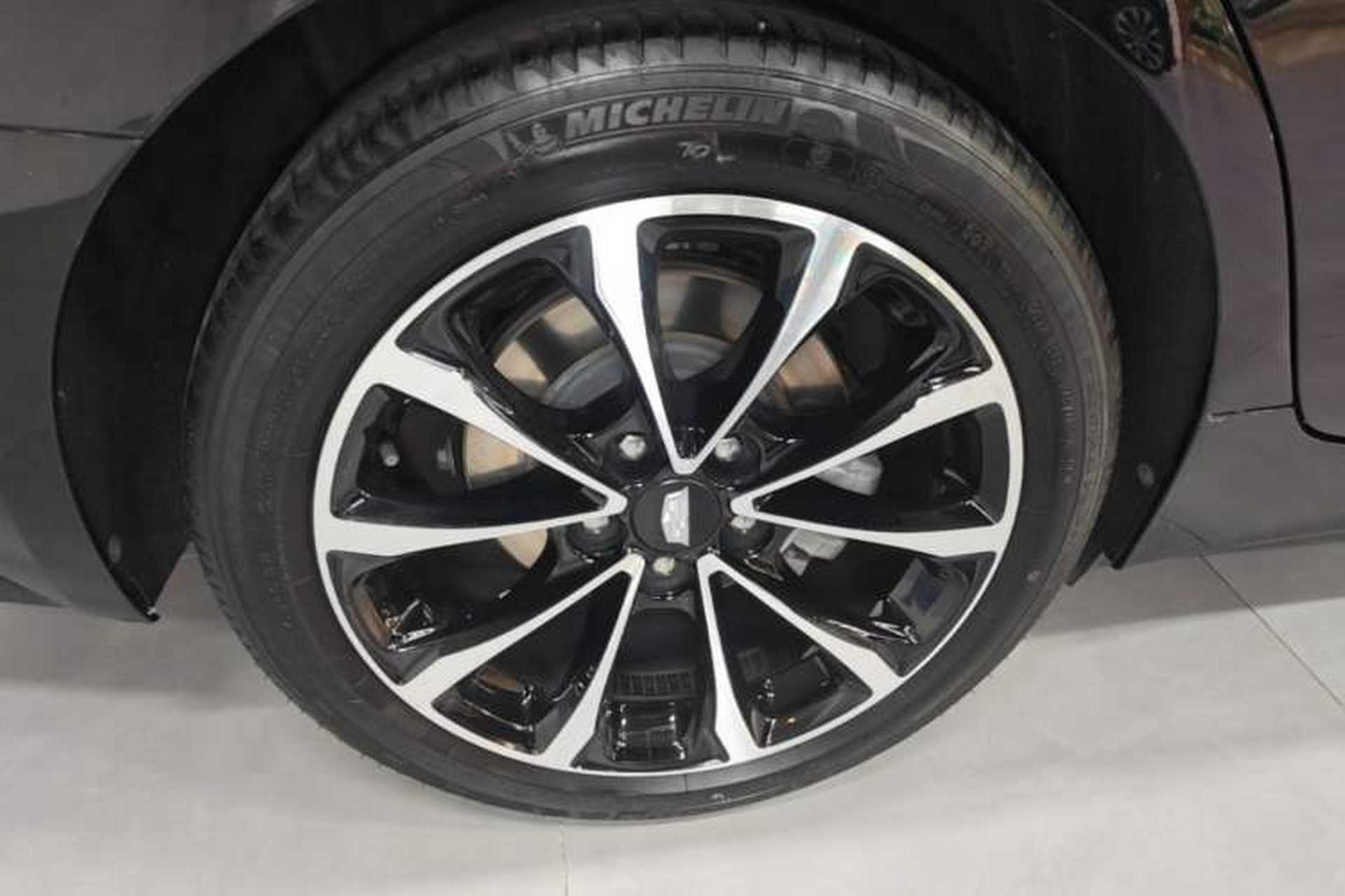 Used Cadillac CT5 2023 28T Luxury Edition (Standard Version) Right Rear Wheel Hub