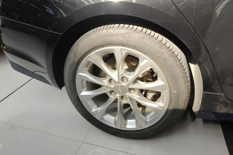 Used Cadillac CT5 2023 28T Luxury Edition (Standard Version) Right Rear Wheel Hub
