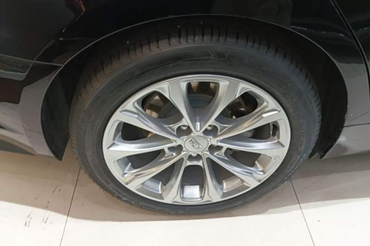 Used Cadillac CT5 2023 28T Luxury Edition (Standard Version) Right Rear Wheel Hub