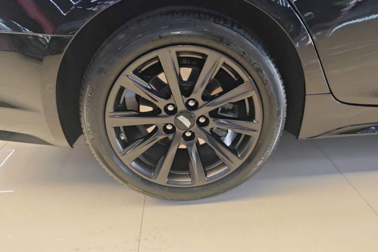 Used Cadillac CT5 2023 28T Prestige Model Right Rear Wheel Hub