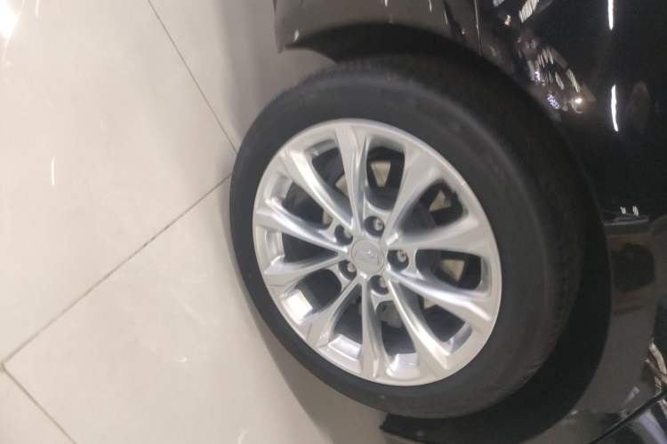 Used Cadillac CT5 2023 28T Luxury Edition (Standard Version) Right Rear Wheel Hub