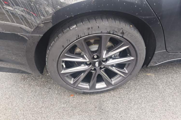 Used Cadillac CT5 2023 28T Platinum Edition Right Rear Wheel Hub