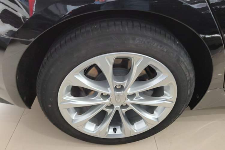 Used Cadillac CT5 2023 28T Luxury Edition (Standard Version) Right Rear Wheel Hub