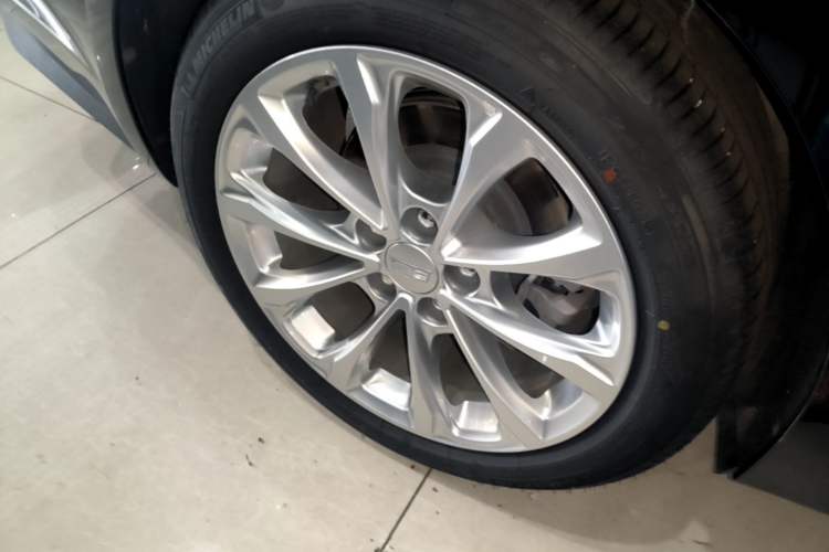 Used Cadillac CT5 2023 28T Luxury Edition (Standard Version) Right Rear Wheel Hub