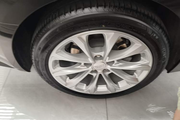 Used Cadillac CT5 2023 28T Luxury Edition (Standard Version) Right Rear Wheel Hub