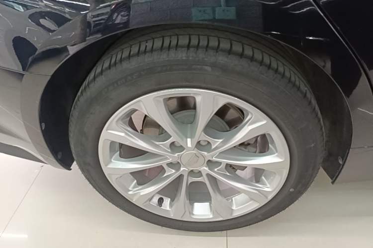 Used Cadillac CT5 2023 28T Luxury Edition (Standard Version) Right Rear Wheel Hub