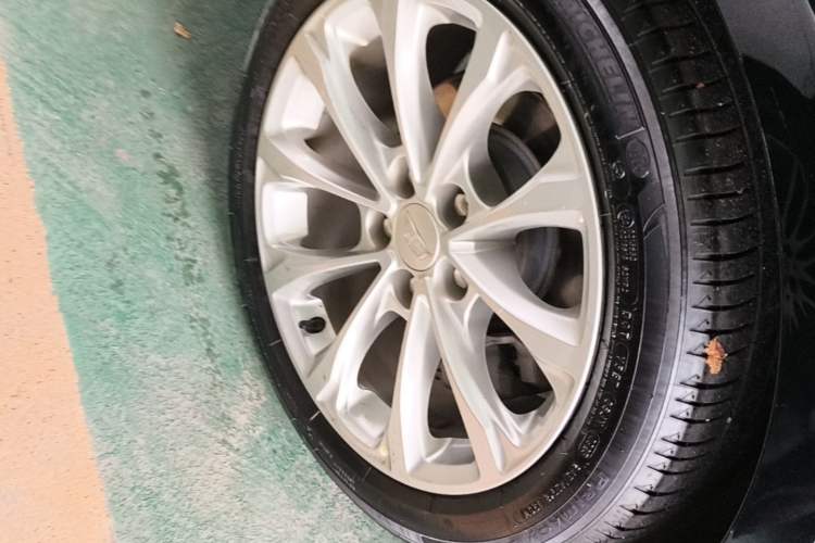 Used Cadillac CT5 2023 28T Luxury Edition (Standard Version) Right Rear Wheel Hub