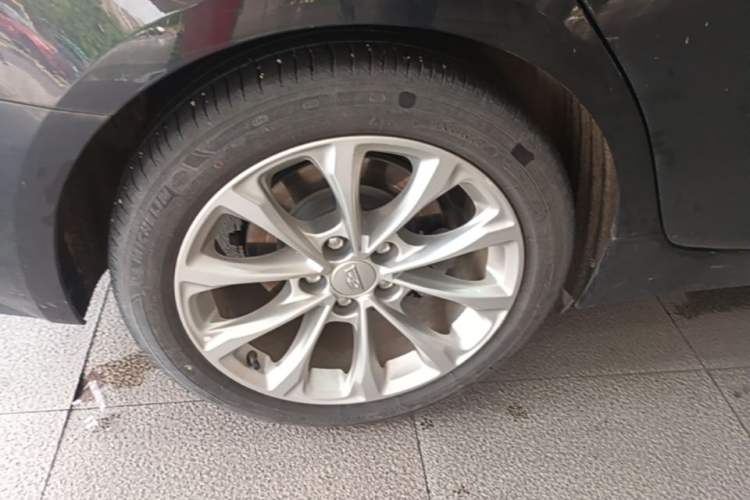 Used Cadillac CT5 2023 28T Luxury Edition (Standard Version) Right Rear Wheel Hub