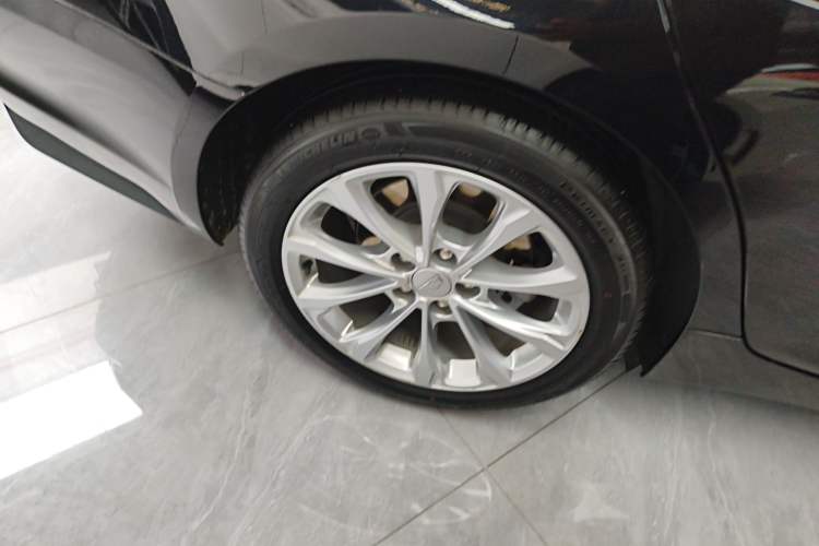 Used Cadillac CT5 2023 28T Luxury Edition (Standard Version) Right Rear Wheel Hub