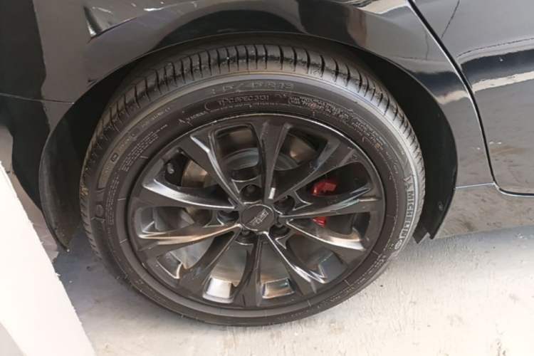 Used Cadillac CT5 2023 28T Luxury Edition (Standard Version) Right Rear Wheel Hub