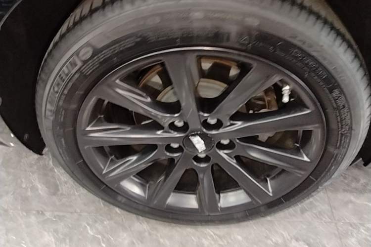 Used Cadillac CT5 2023 28T Prestige Model Right Rear Wheel Hub