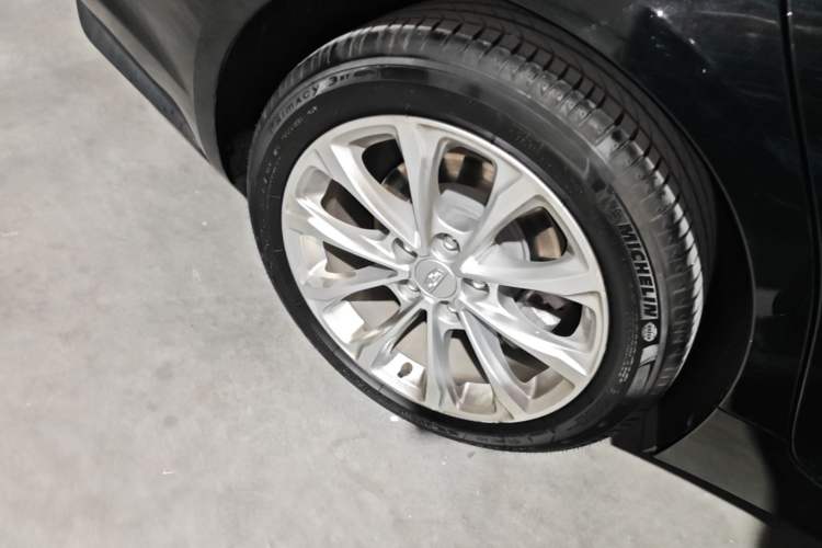 Used Cadillac CT5 2023 28T Luxury Edition (Standard Version) Right Rear Wheel Hub