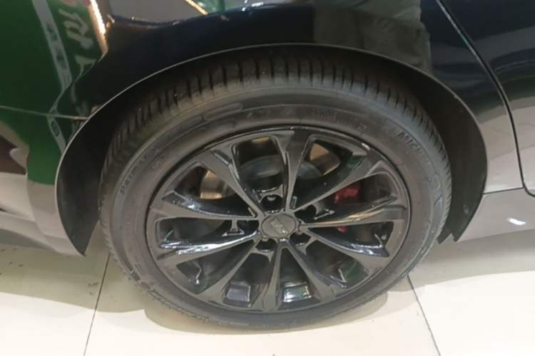 Used Cadillac CT5 2023 28T Luxury Edition (Standard Version) Right Rear Wheel Hub