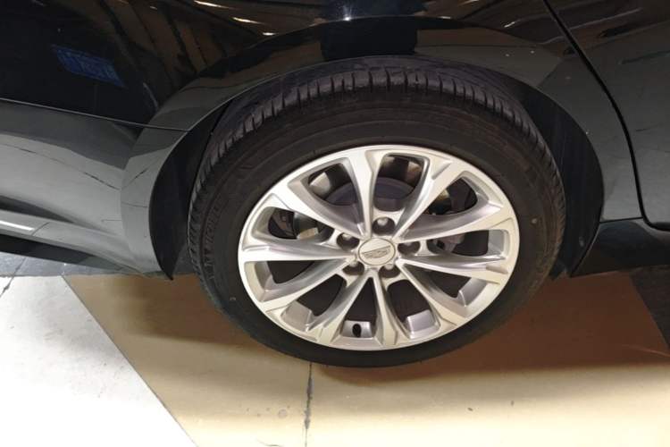 Used Cadillac CT5 2023 28T Luxury Edition (Standard Version) Right Rear Wheel Hub