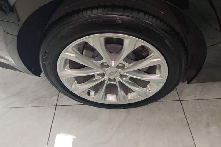 Used Cadillac CT5 2023 28T Luxury Edition (Standard Version) Right Rear Wheel Hub
