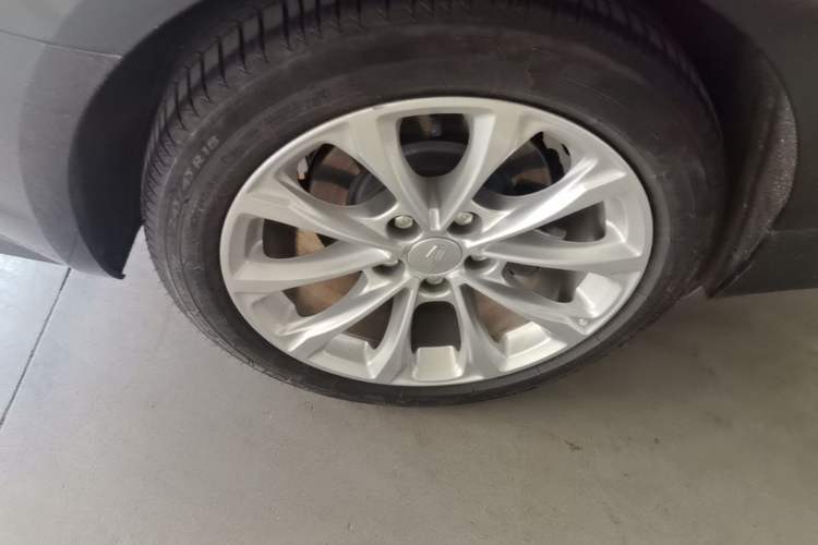 Used Cadillac CT5 2023 28T Luxury Edition (Standard Version) Right Rear Wheel Hub