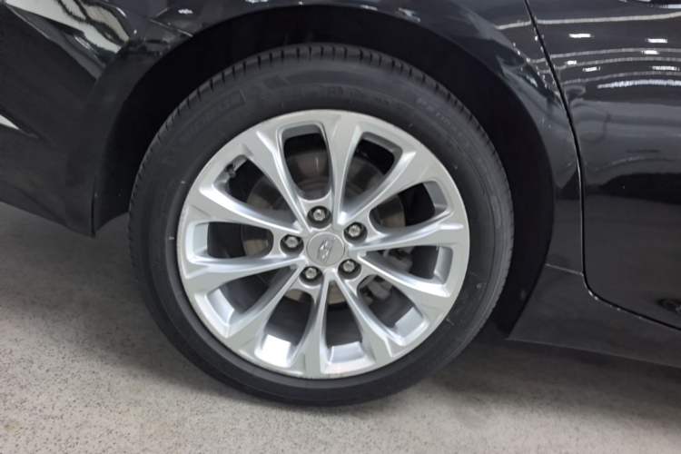 Used Cadillac CT5 2023 28T Luxury Edition (Standard Version) Right Rear Wheel Hub