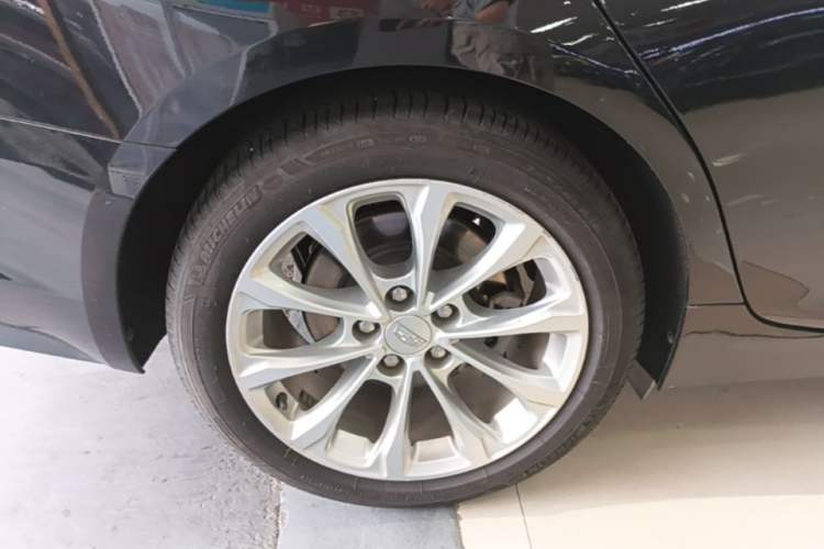 Used Cadillac CT5 2023 28T Luxury Edition (Standard Version) Right Rear Wheel Hub