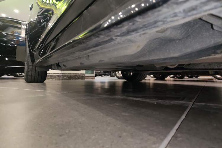 Used Cadillac CT5 2023 28T Prestige Model Right Side Sill
