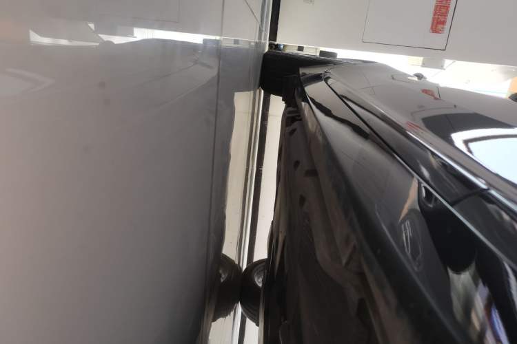 Used Cadillac CT5 2023 28T Luxury Edition (Standard Version) Right Side Sill