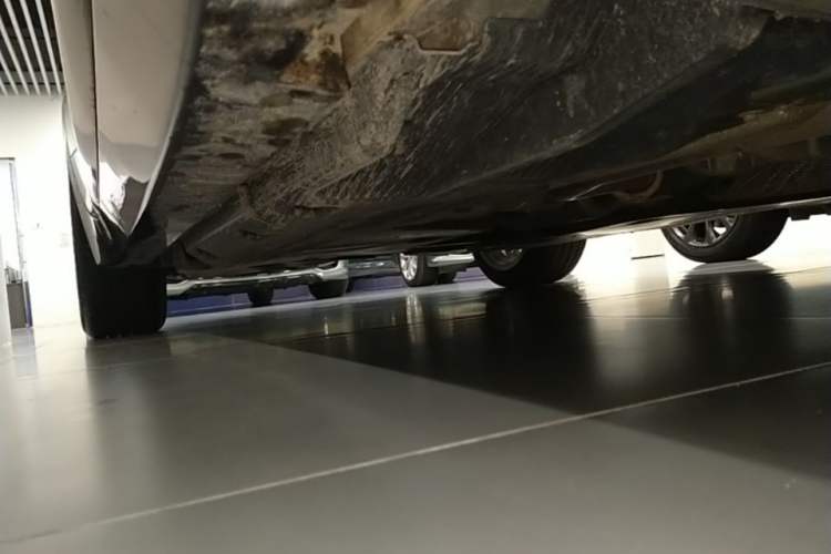 Used Cadillac CT5 2023 28T Platinum Edition Right Side Sill