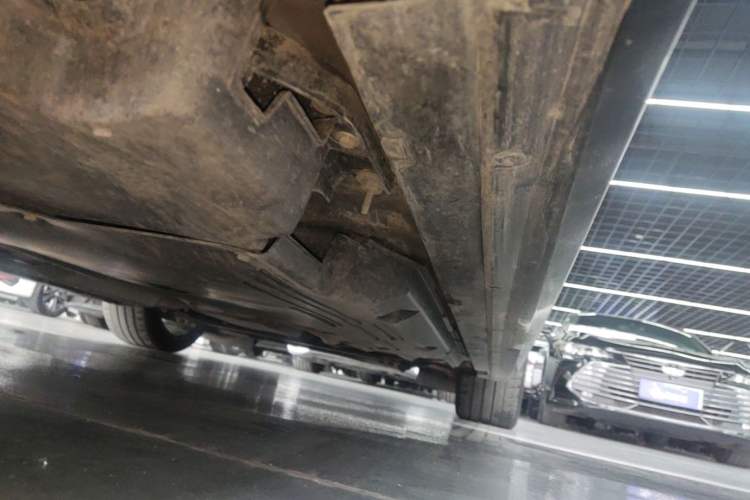 Used Cadillac CT5 2023 28T Platinum Edition Right Side Sill
