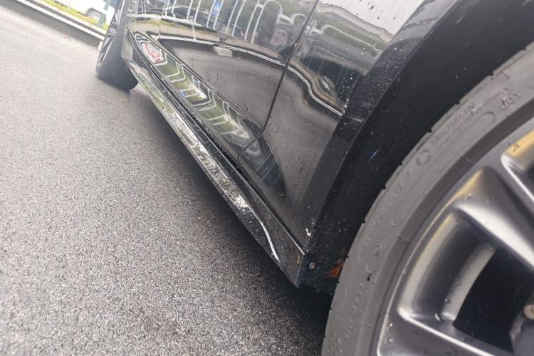 Used Cadillac CT5 2023 28T Platinum Edition Right Side Sill